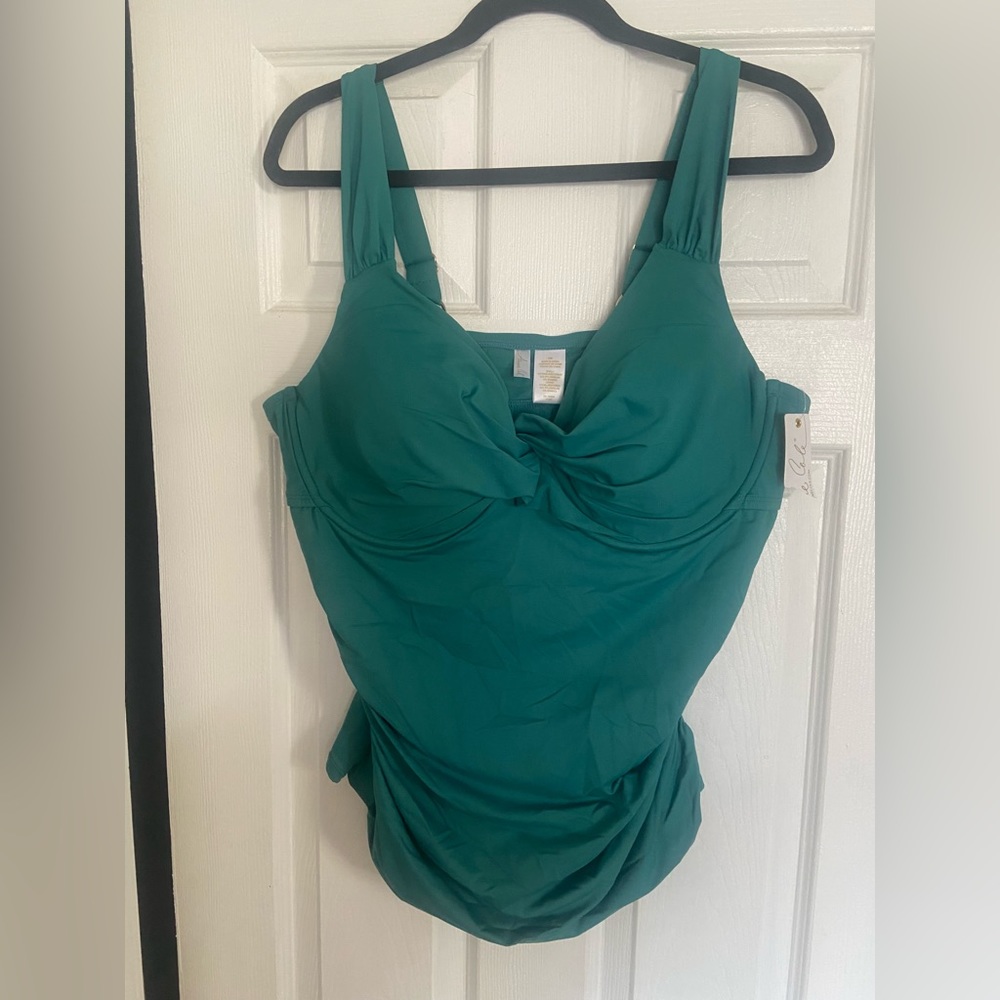 NWT Anne Cole Plus Size Twist Front Underwire Tankini Swim Top. Size 20W